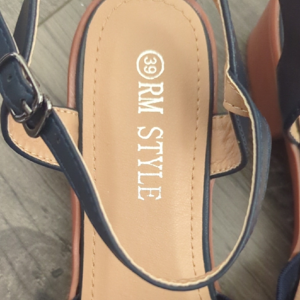 R.M. Style Brand Blue Sandals with Ankle Strap and Textured Design - Picture 4 of 9